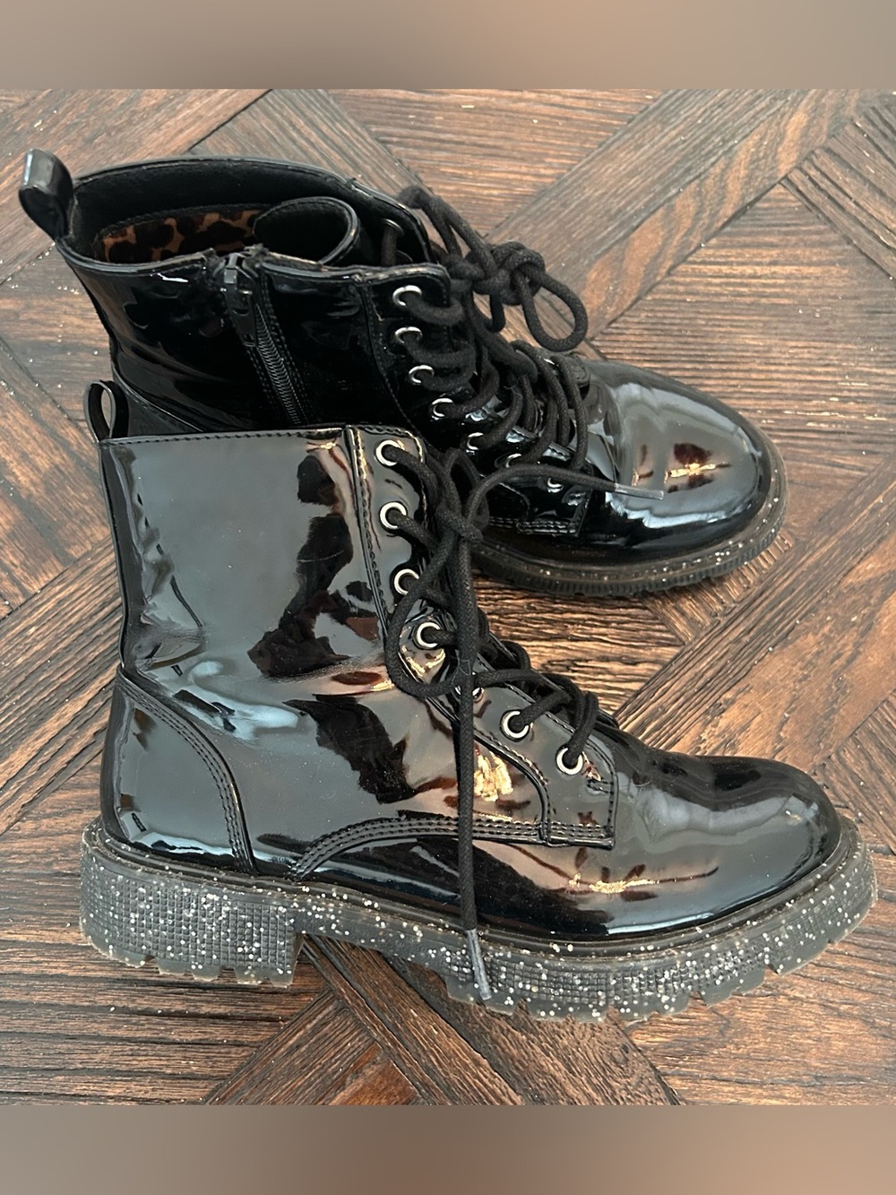 Black Steve Madden Patent Lace-Up Combat Boots with Glitter Sole - Girls Youth 4